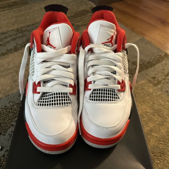 Jordan 4 fire red 4 (2020)